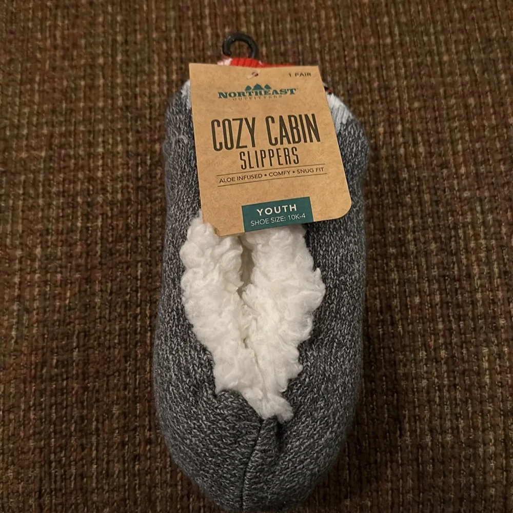 Northeast Outfitters youth Cozy Cabin Shark Aloe Infused Slipper Socks